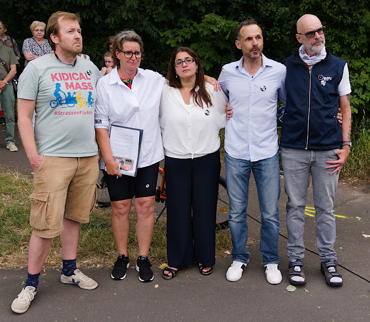 &copy; www.mutbuergerdokus.de: Kundgebung 'Vision Zero - Fahrt von K&ouml;ln zur Mahnwache nach H&uuml;rth. Keine weiteren Toten in H&uuml;rth und anderswo!'