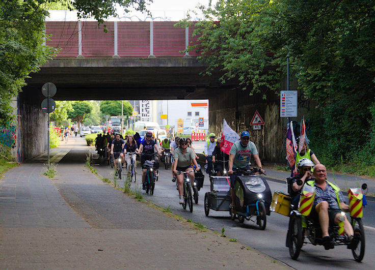&copy; www.mutbuergerdokus.de: Kundgebung 'Vision Zero - Fahrt von K&ouml;ln zur Mahnwache nach H&uuml;rth. Keine weiteren Toten in H&uuml;rth und anderswo!'