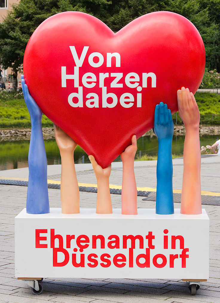 © www.mutbuergerdokus.de: Weihnachtshütte für das Düsseldorfer Ehrenamt