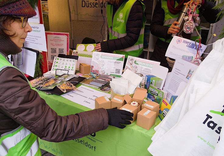 © www.mutbuergerdokus.de: Weihnachtshütte für das Düsseldorfer Ehrenamt