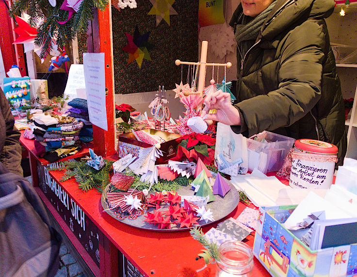 © www.mutbuergerdokus.de: Weihnachtshütte für das Düsseldorfer Ehrenamt © www.mutbuergerdokus.de: Weihnachtshütte für das Düsseldorfer Ehrenamt