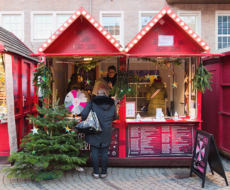 © www.mutbuergerdokus.de: Weihnachtshütte für das Düsseldorfer Ehrenamt © www.mutbuergerdokus.de: Weihnachtshütte für das Düsseldorfer Ehrenamt