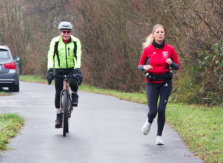 © www.mutbuergerdokus.de: 9. Meerbuscher Silvesterlauf © www.mutbuergerdokus.de: 9. Meerbuscher Silvesterlauf