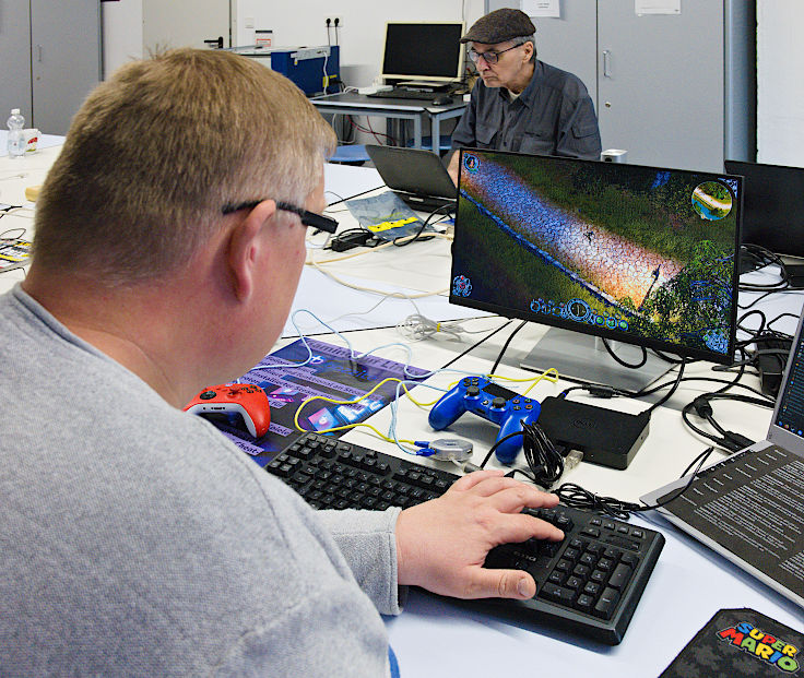 &copy; www.mutbuergerdokus.de: Linux Presentation Day Leverkusen