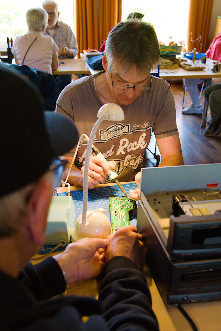 &copy; www.mutbuergerdokus.de: BUND Meerbusch: Repaircaf&eacute; Meerbusch