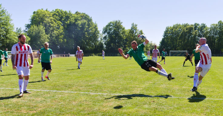 &copy; www.mutbuergerdokus.de: 3. Fu&szlig;ballfest der Fu&szlig;ball Freunde B&uuml;derich '22: 'D'r FC K&ouml;lle k&uuml;tt!'