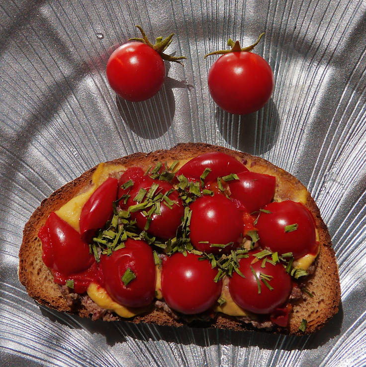 © www.mutbuergerdokus.de: Samenfeste Tomaten selbst angebaut - eine private 'Revolution auf dem Balkon' (Sorte: 'Mutter Ey')