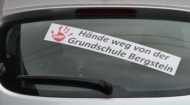 © www.mutbuergerdokus.de: 'Hände weg von unserer Schule'