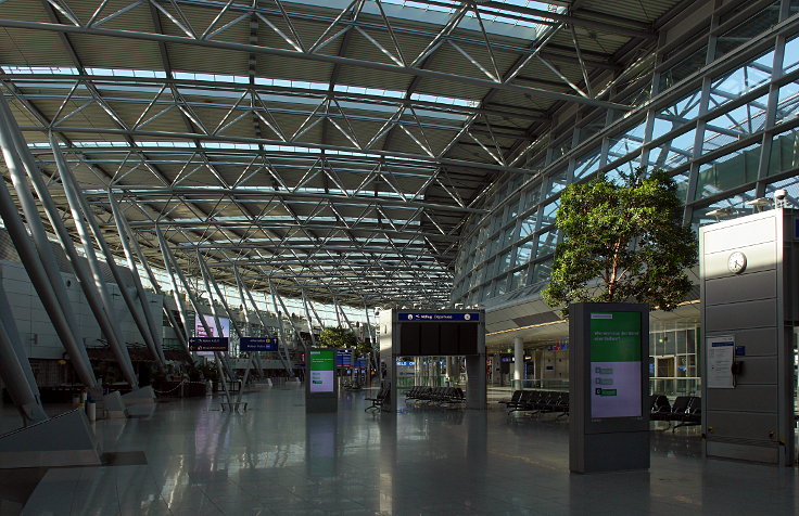 © www.mutbuergerdokus.de: Corona Lockdown: Ein Flughafen bleibt am Boden