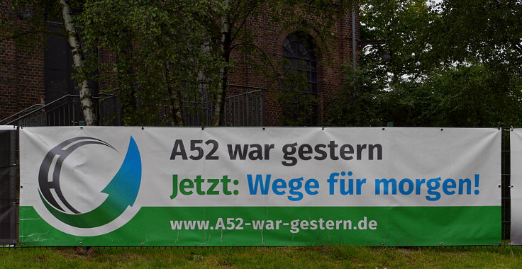 Transparent: 'A 52 war gestern - Jetzt: Wege für morgen!'