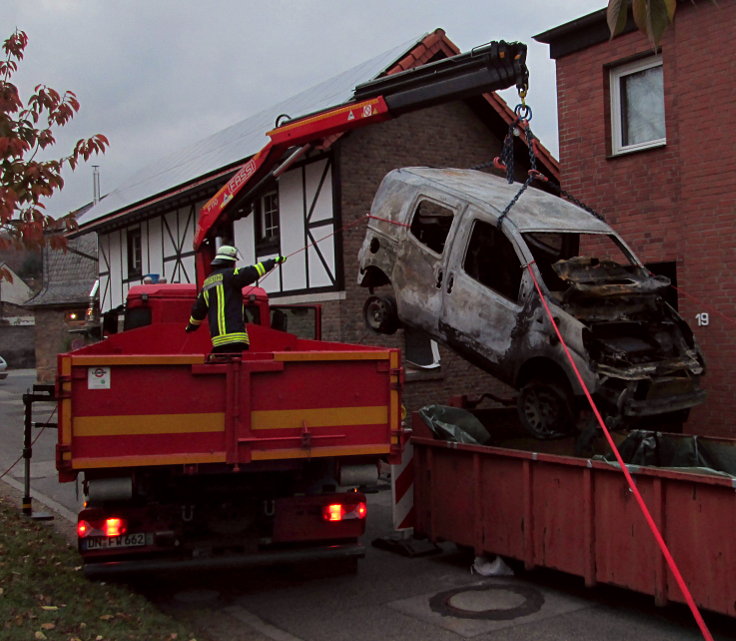 Abgebranntes Elektroauto in Kreuzau-Winden