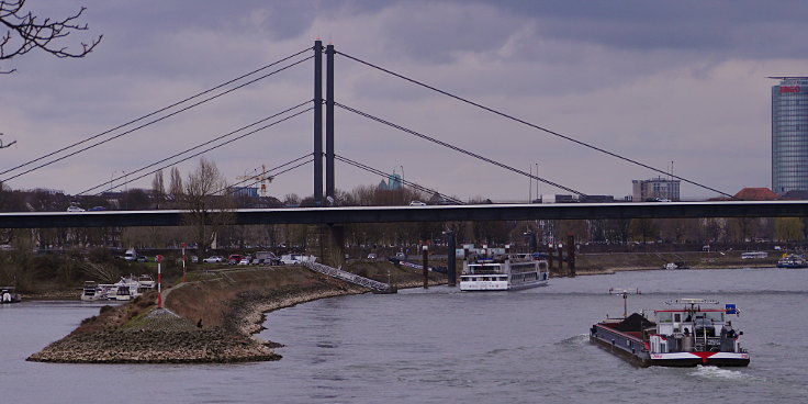 © www.mutbuergerdokus.de: Niedrigwasser am Rhein
