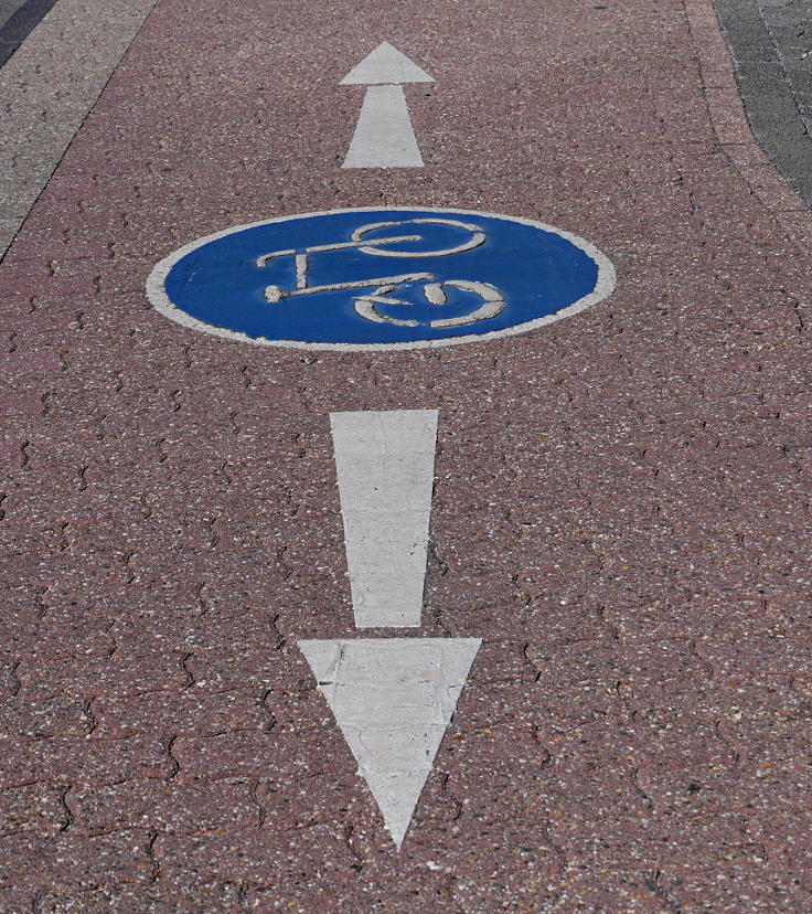 &copy; www.mutbuergerdokus.de: Fundst&uuml;cke: Radwegsch&auml;den