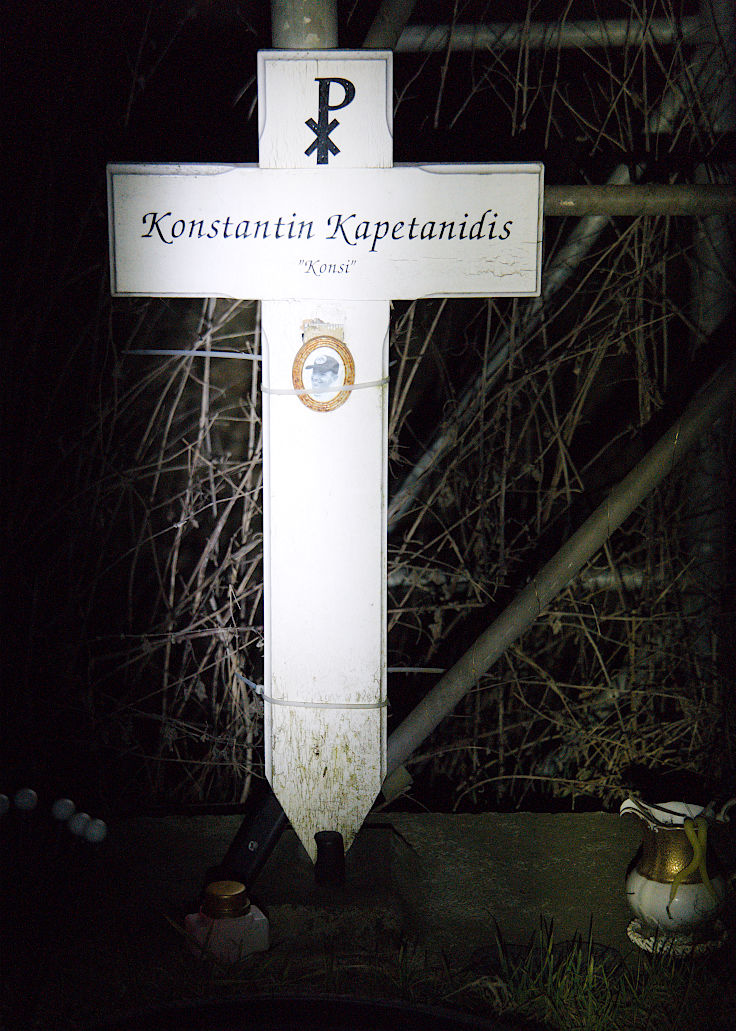 &copy; www.mutbuergerdokus.de: Verkehrsopfer &ndash; Gedenkkreuze am Stra&szlig;enrand