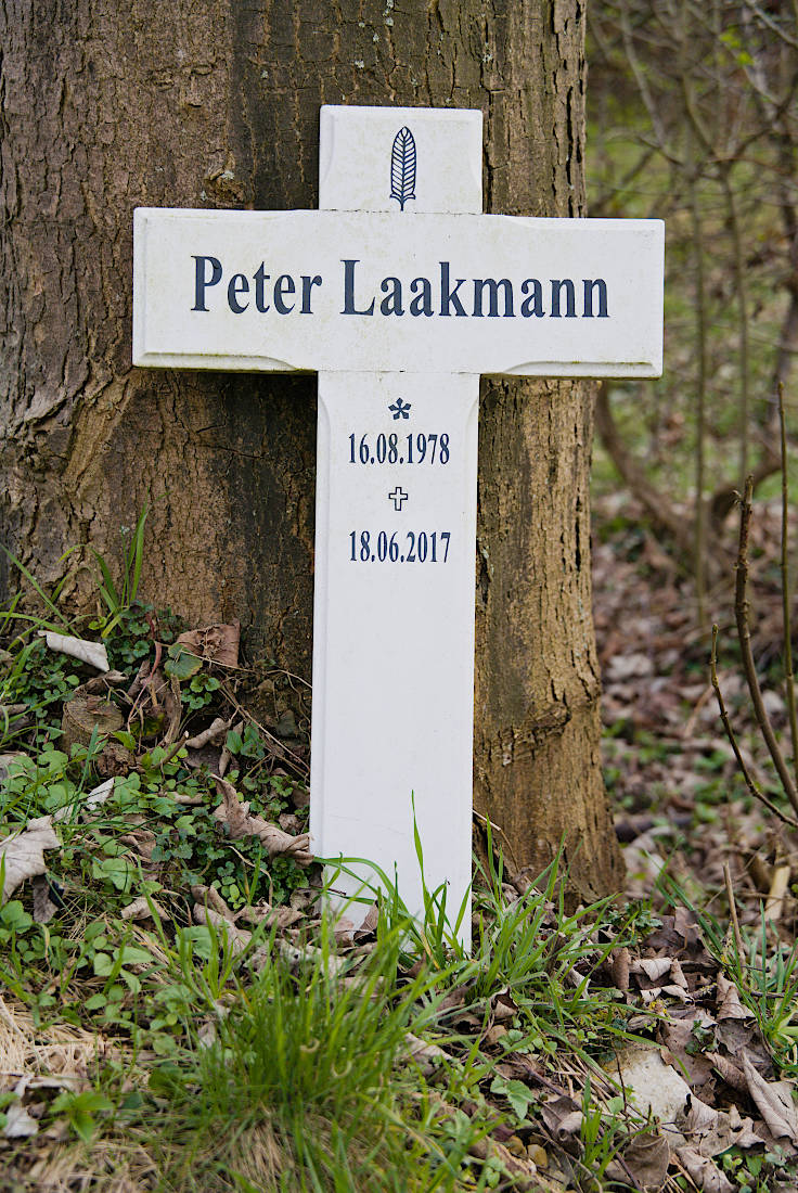 &copy; www.mutbuergerdokus.de: Verkehrsopfer &ndash; Gedenkkreuze am Stra&szlig;enrand