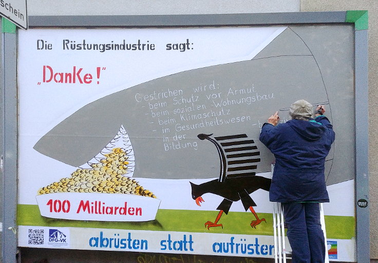 © www.mutbuergerdokus.de: Wilfried Porwol: Gestaltung einer Plakatwand in Krefeld