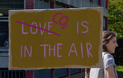 'Fridays for Future Düsseldorf' (Mahnwache): '[Love] CO2 is in the air'