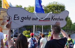 'Solidaritätsdemo mit den Streikenden der Uniklinik Düsseldorf'