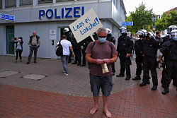 Demonstration: 'Versammlungsgesetz NRW stoppen!': 'Lasset Laschet'